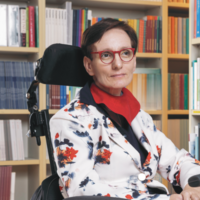 Dr. Sara Ahlin Doljak
